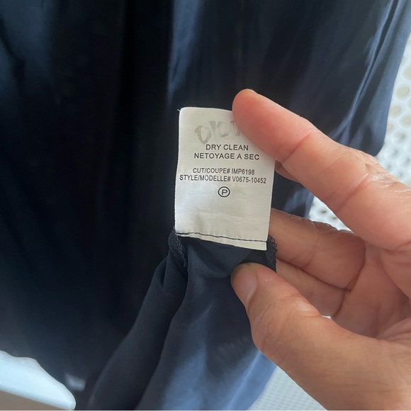 Vince Collared Cowl Sleeve Scoop Neck Top with Shoulder Tabs Size 6 Navy Blue - Picture 5 of 10